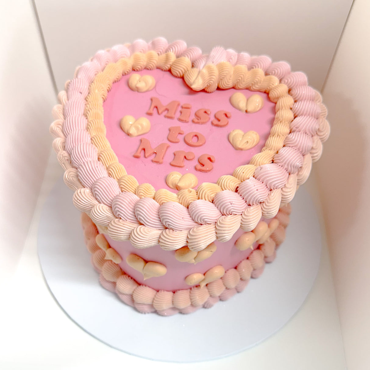 Vintage Piped Cake (mini hearts)